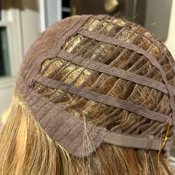 Belle Tress Coco in rare shade Nutella Buttercream - Picture 8 of 8